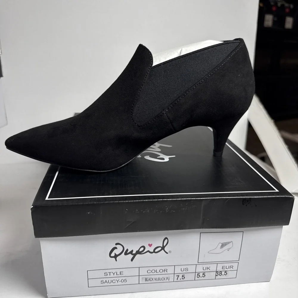 Qupid Saucy 05 Black Suede Ankle Slip On Shoe‎ 1.5 In Heel Nubuk Size 6